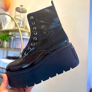 DKNY boots 🥾 brand new